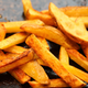 Ilustración para el artículo titulado El truco para recalentar las patatas fritas del día anterior y que luzcan como recién salidas de la freidora